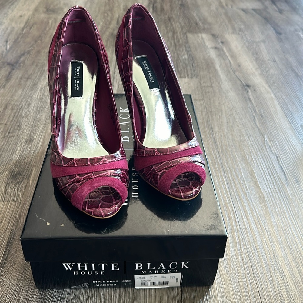 White House Black Market Women’s shoes, size 7.5, Maddox open toe. Purple/pink.